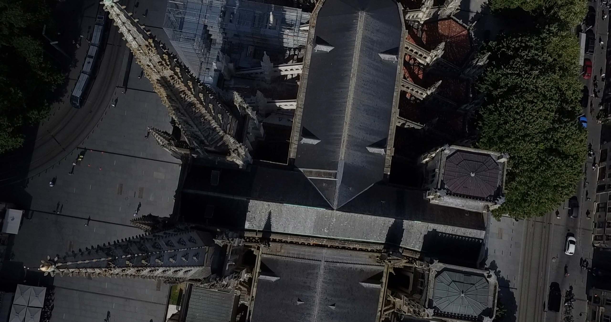 Juppé Le Ressuscité - France TV - EtLaSuiteProductions - Bordeaux - Cathédrale Pey Berlan-Drone 4K Raw